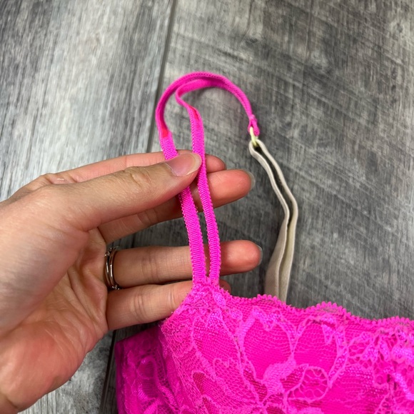 32B VS Pink Lace Date Bra - Picture 8 of 11